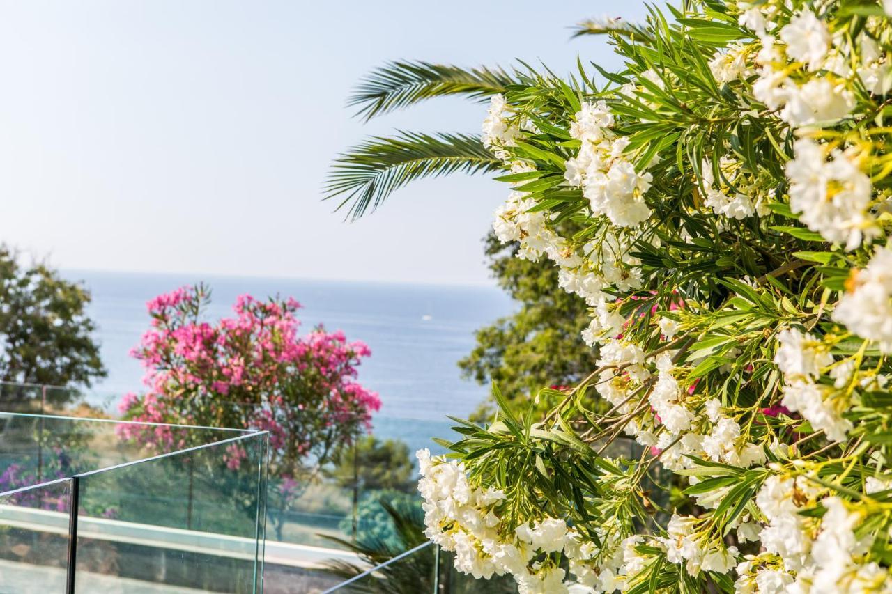 Hotel Villa R Calvi  Buitenkant foto